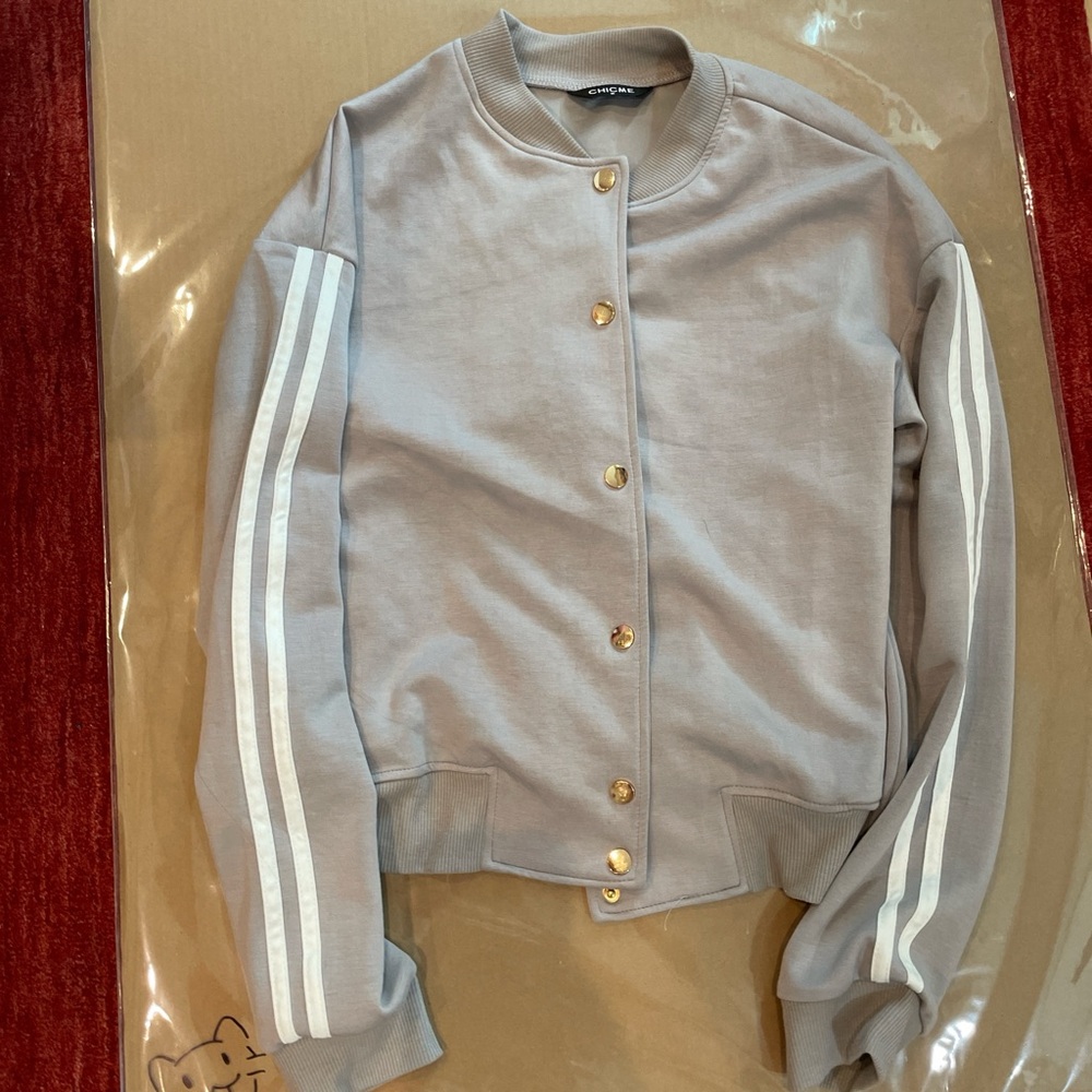 Chic Gray Bomber Jacket with Gold Accents